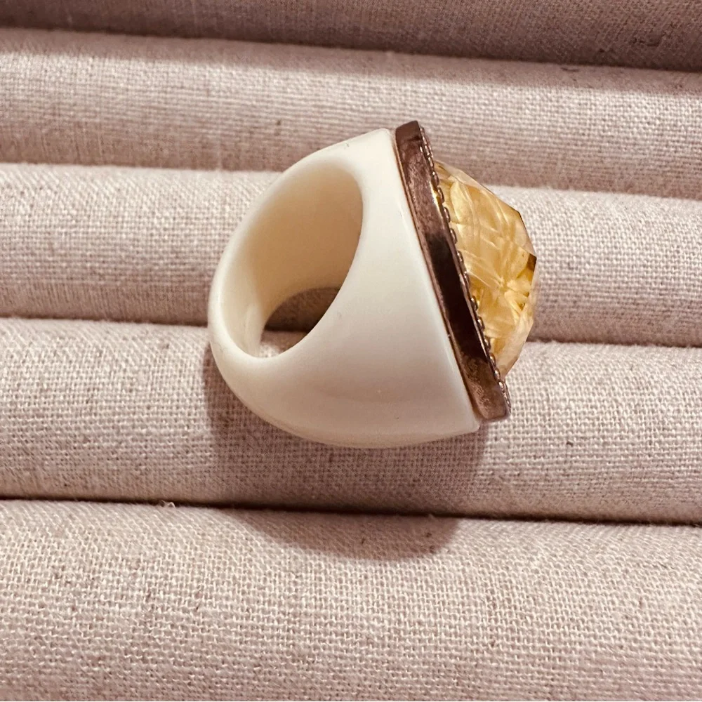 Bp | Ring | Floral Ring in Ivory